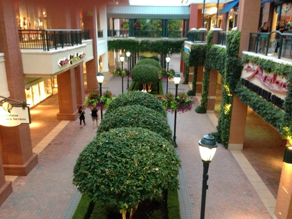 Shopping Center. at evening — Stock Photo, Image