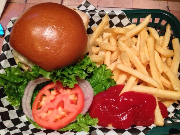 음식입니다. 샌드위치, 샐러드, 사막. — 스톡 사진