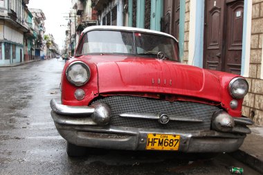 parlak kırmızı 1957 buick Havana