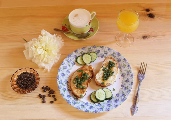 Healthy breakfast on wood table — Stock Photo, Image