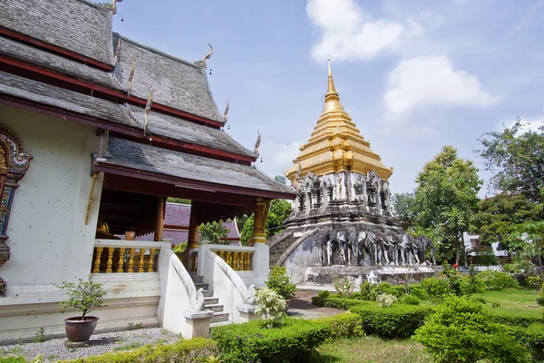 Oude tempel, wat chiang man tempel in chiang mai, thailand. — Stockfoto