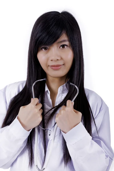 Wanita dokter Asia, potret closeup pada backgroun putih — Stok Foto