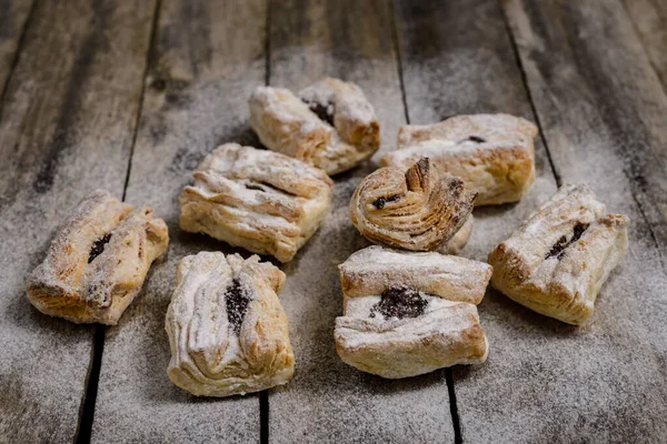 Domuz yağı ve reçel ile yapılan ev yapımı üstün zevkli kurabiyeler. Salcici olarak tanındıkları Sırbistan 'da popüler ve geleneksel.