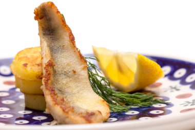 levrek fileto patates kızartması ile