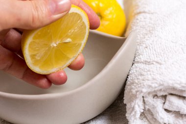 sağlık içinde sıkılmış limon