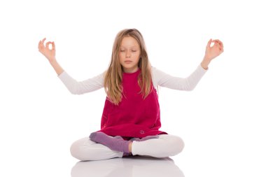 Yoga yaparak genç kız
