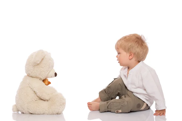 Kleine jongen en teddy bear Stockafbeelding
