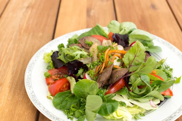 Fresh salad with liver — Stock Photo, Image