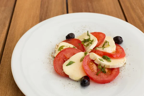 Salade de mozzarella et tomates — Photo