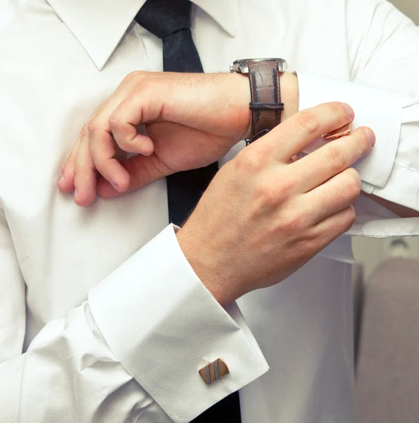 Man buttoning cuffs — Stock Photo, Image