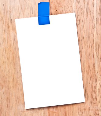 bir duvar kağıdına pin