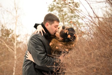 aşk, soğuk kış havalarda koymak açık mutlu çift