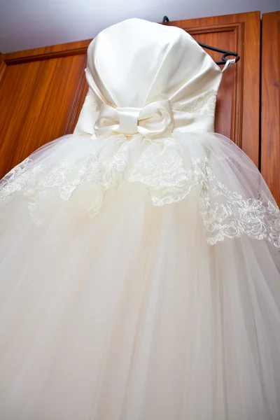 Wedding dress does not peg — Stock Photo, Image