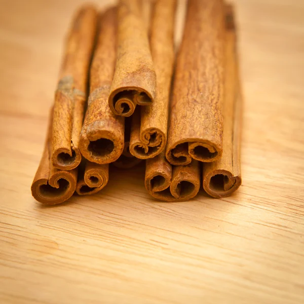 Hill vanilla beans on wooden background — Stock Photo, Image