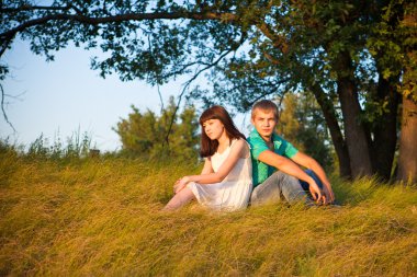 gün batımında genç güzel Çift