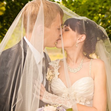 Genç Düğün çifti - taze Çar damat ve gelinin poz