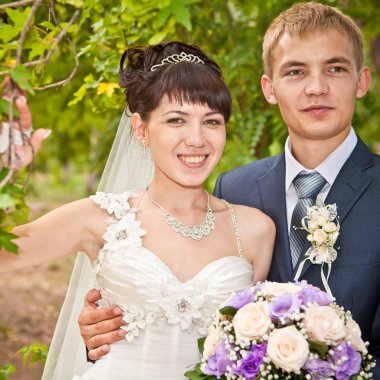 mutlu genç gelin ve damat onların düğün günü