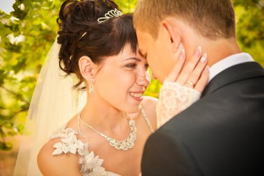 mutlu genç gelin ve damat onların düğün günü