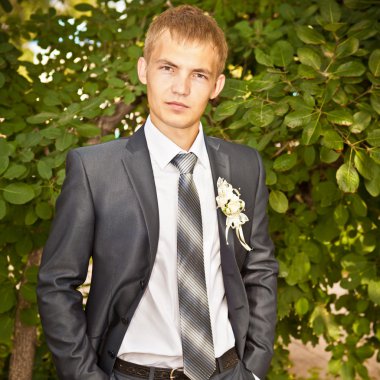 damat portre üzerinde bir park düğün