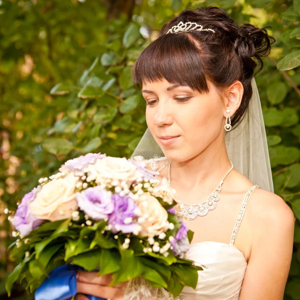 Portrait of a beautiful smiling bride — Stock Photo, Image