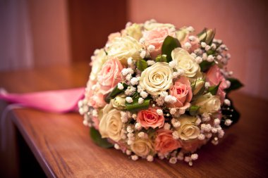 Bir buketteki alyanslar