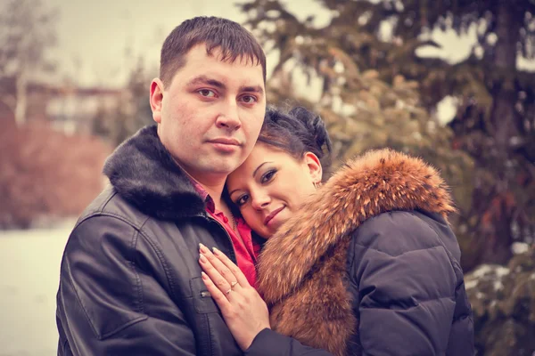 Portrait of a young loving couple in the winter forest — Stock Photo, Image