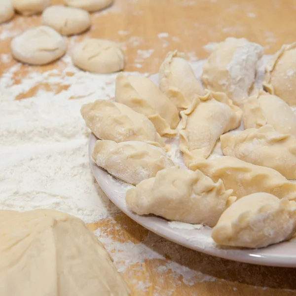 Uncooked dumplings on the table — Stock Photo, Image