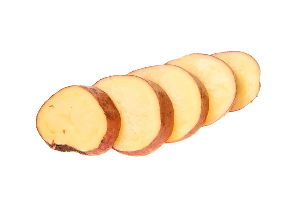 Rodajas de patata cruda sobre fondo blanco —  Fotos de Stock