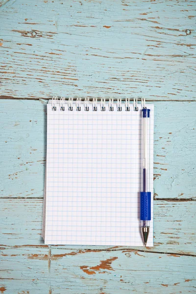 Open notebook and pen on the wooden background — Stock Photo, Image