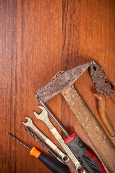 木製の背景上のツール — ストック写真
