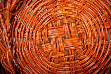 bir hasır sepet geçmişi dibindeki