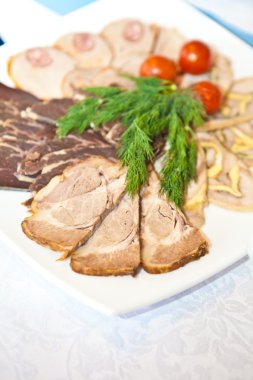 etler bir plaka üzerinde