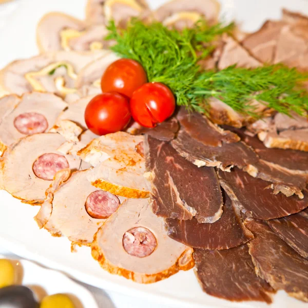 Carnes em uma chapa — Fotografia de Stock