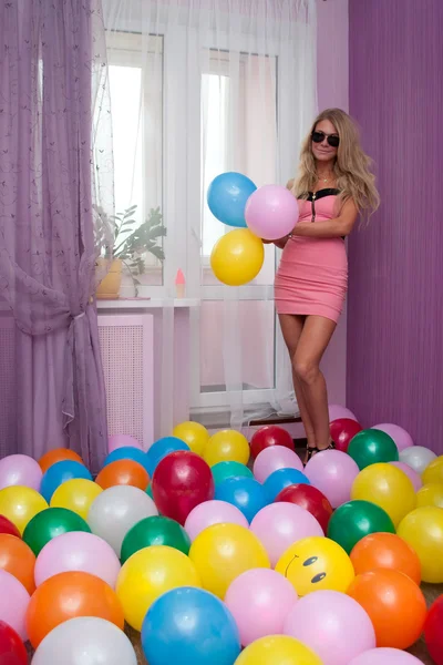 Světlé dívka s balónky — Stock fotografie