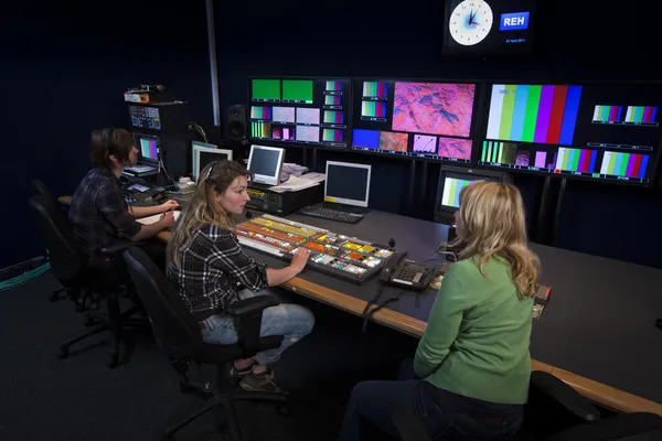 Crew in der Fernsehgalerie Stockbild