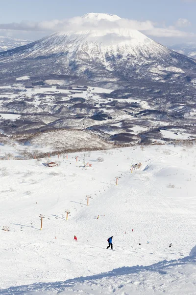 在二世谷度假村，北海道，日本的冬季运动 — 图库照片
