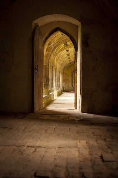 Porta velha dentro da Igreja — Fotografia de Stock