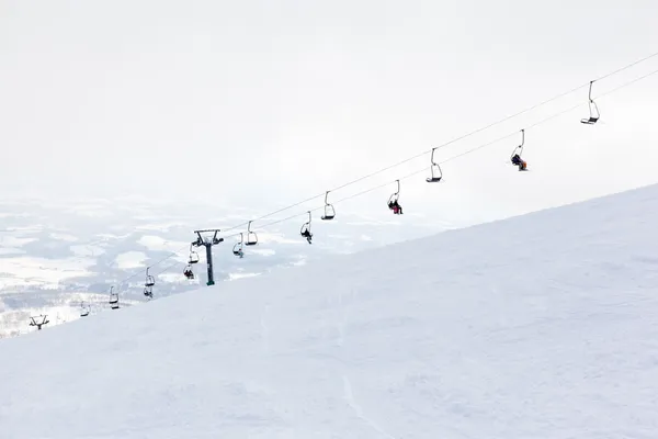Ski stoeltjeslift oplopende mount annipuri in niseko, japan — Stockfoto