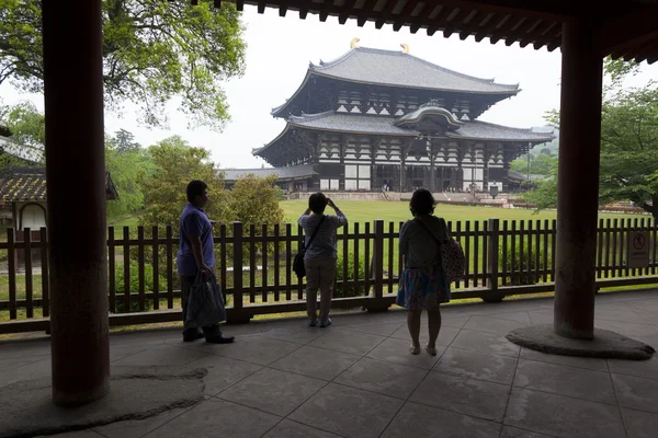 Turisti a Todaiji, Nara, Giappone — Foto Stock