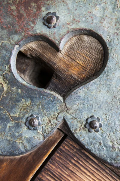 Kovové dekorace ve tvaru srdce — Stock fotografie