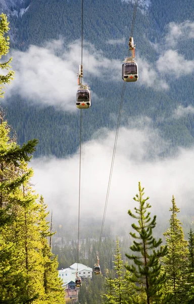 Banff kabinkové lanovky na horu síry — Stock fotografie