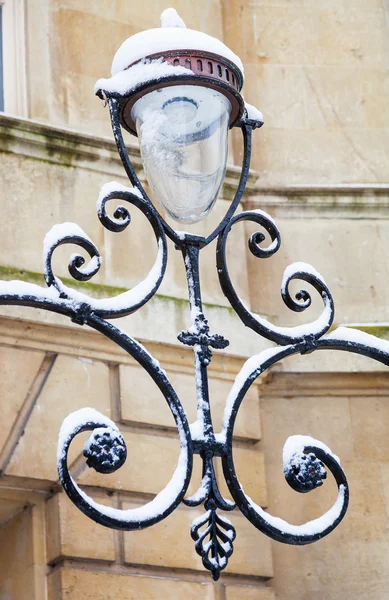 Verschneite Straßenlaterne — Stockfoto