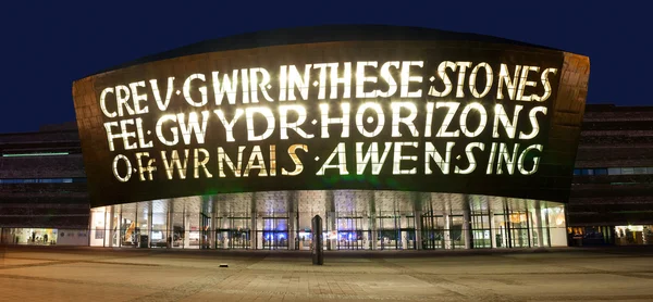 Walesi Millennium Centre éjjel — Stock Fotó