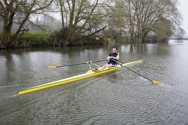 Scull individual en el río Avon — Foto de Stock