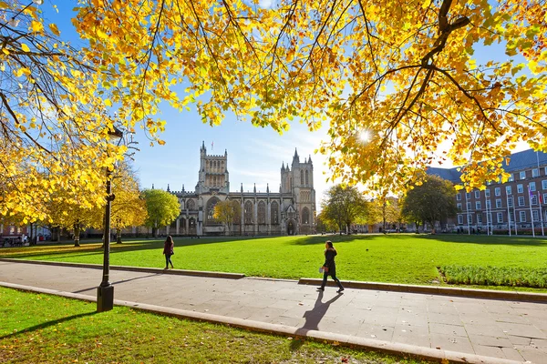 College zelené a Bristolská katedrála — Stock fotografie