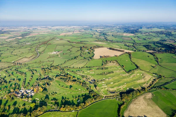 Ângulo largo, vista aérea do campo britânico — Fotografia de Stock