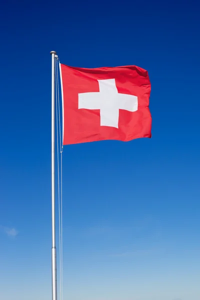 Schweizer Flagge auf Metallstange — Stockfoto