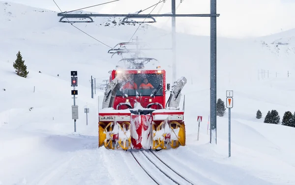 Pista ferroviária de limpeza de ventilador de neve — Fotografia de Stock
