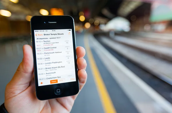 Using a Smartphone to Check Train Times and Platforms — Stock Photo, Image