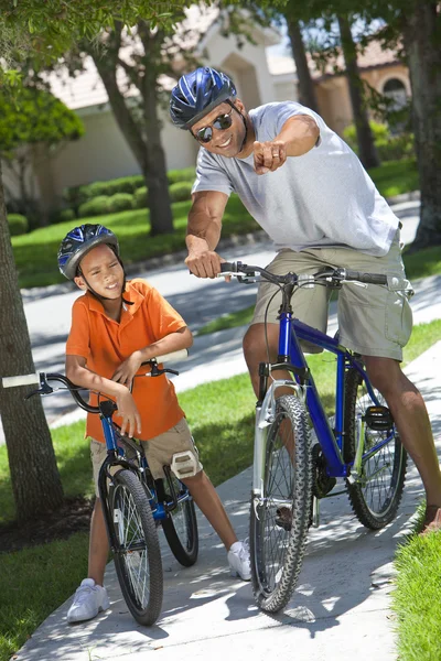 African American Family Healthy Eating Outside — Stock Photo, Image